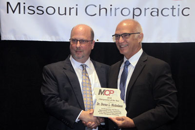 doctor doran receiving missouri chiropractor of the year award